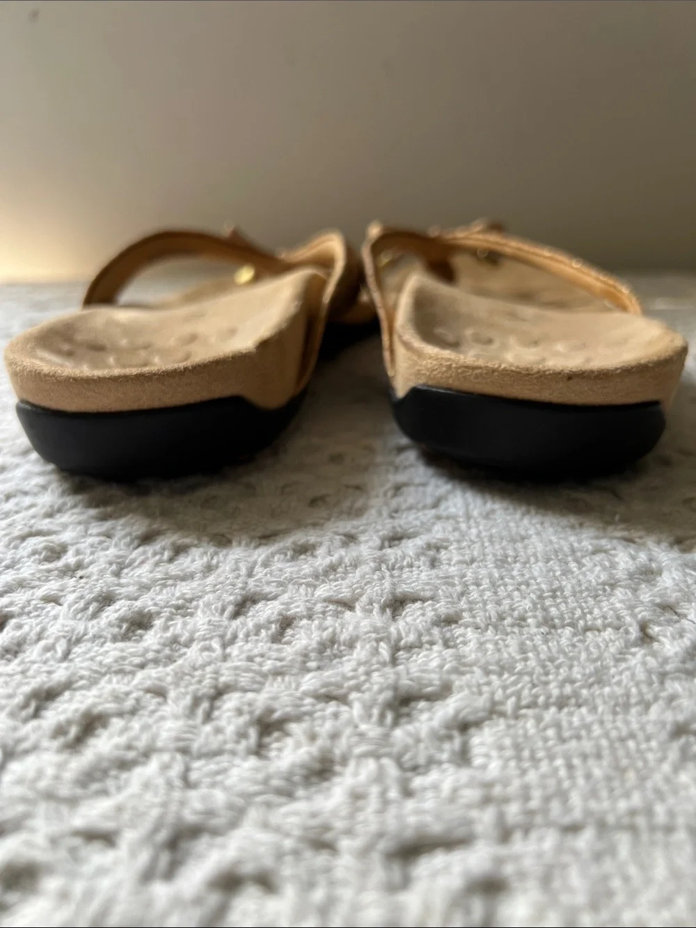 Vionic Bella II toe post sandals size 7.5